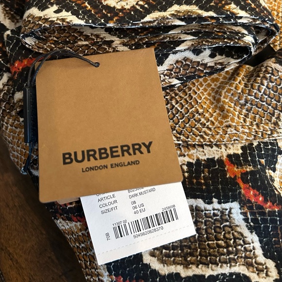 Burberry London Silk Animal Print Costanza Dress Size 6 NEW MSRP 2250.00 - Picture 6 of 16